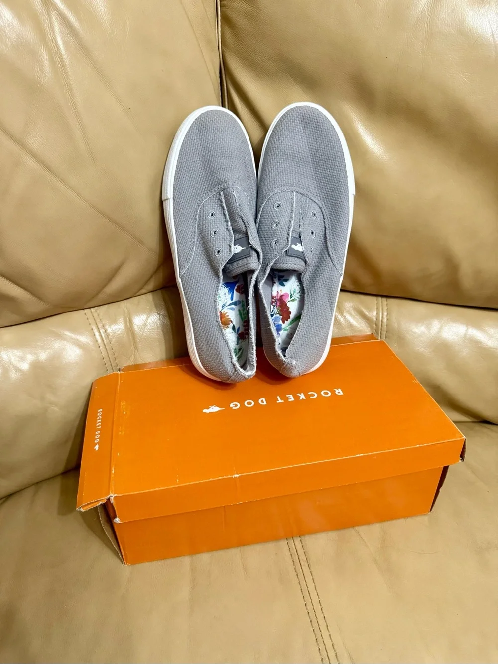 Rocket Dog Amino Paula Cotton sneakers in grey, women's size 9M